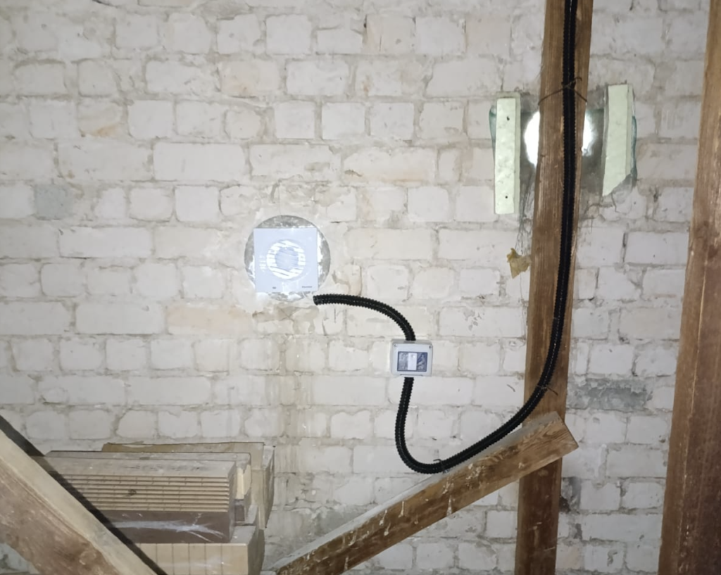 התקנה מקצועית של וונטות מוסתרות לאורוור עליית הגג