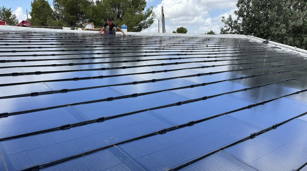 רעף סולארי 90w בגוון שחור